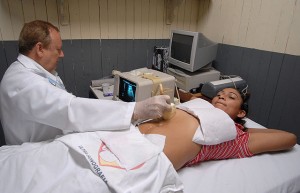 640px-Medical_ultrasound_examination,_2